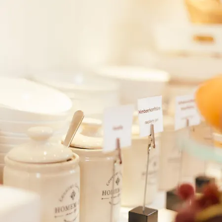 Brandenburger Tor Отель 4*