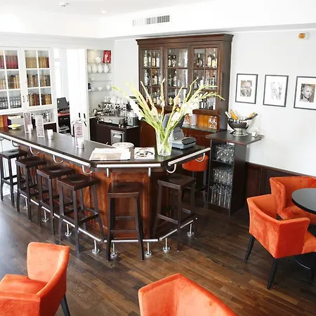 Brandenburger Tor Отель 4*